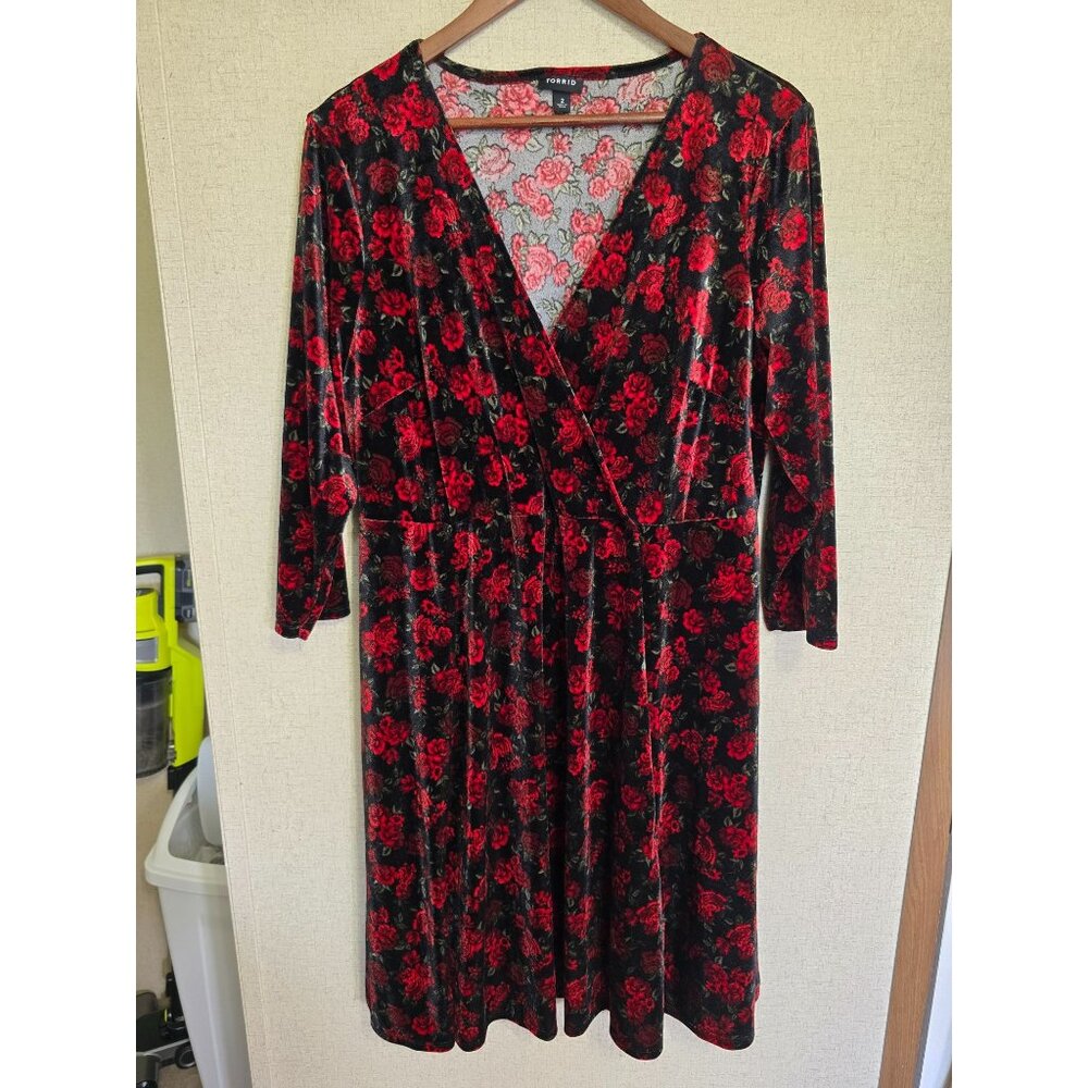 Torrid Size 2 2X Red & Black Romantic Goth Floral Roses Velvet Wrap Dress
